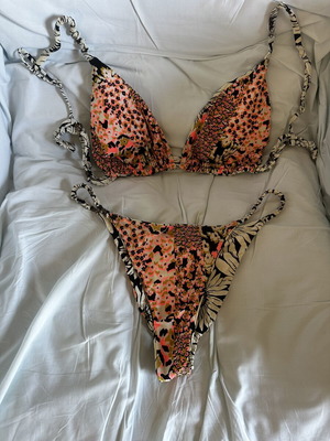 Maaji Daisy Floral Lydia Sliding Triangle Bikini two piece XL like new, reversible multicolor