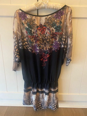 Relish long top new with elastic hem and deep back
