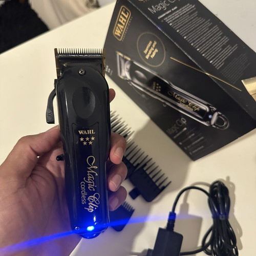 Wahl Magic Clipper like new with charger and guards