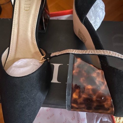 Raid suede pumps like new, size 39, black and brown