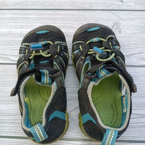 Keen Washable Kids Sandals size 25.5 like new