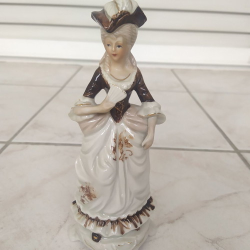 Vintage figurine girl 19 cm like new
