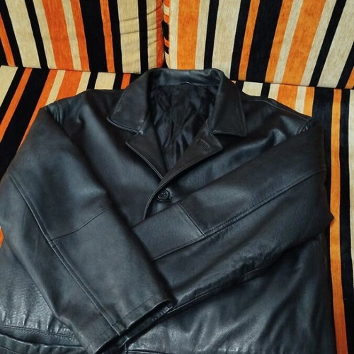 Leather jacket like new, size No50, black, with pocket damage