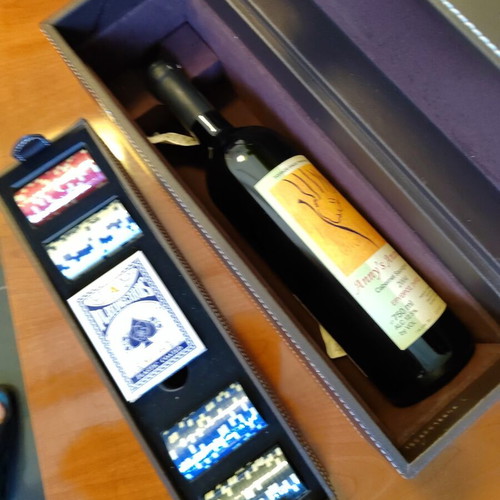 Casino set like new with Anny's Animus 2004 aged wine gift