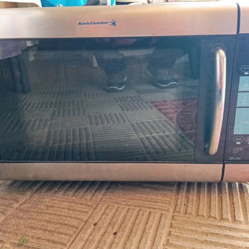Kelvinator 24-liter convection oven with grill