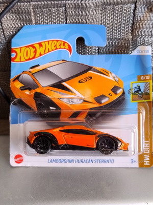 Hot Wheels Lamborghini Huracan Sterrato 2024 модел нов