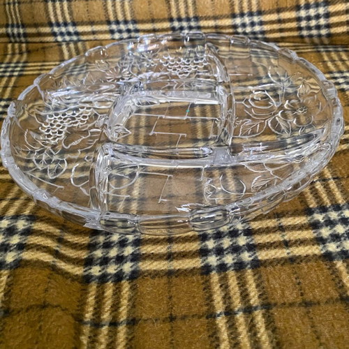 Glass serving platter with dividers and plant designs new