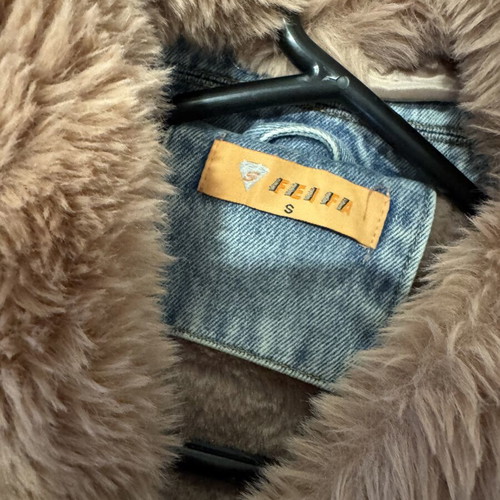 Denim oversized winter jacket like new, removable fur cuffs