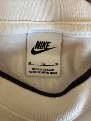 Nike Air Max Tshirt λευκό σαν καινούργιο, μέγεθος L