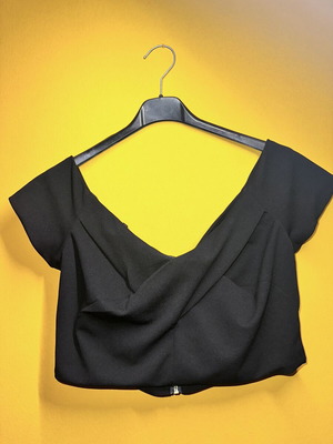 Crop top like new, black, size L