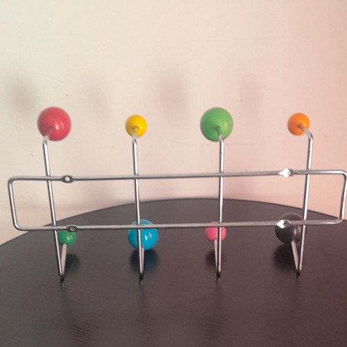 Wall hanger with eight hooks like new, ideal for kids' room