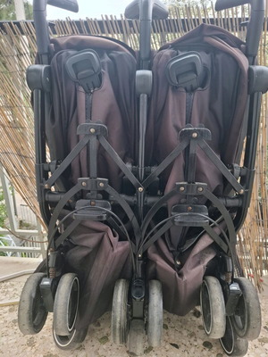 Διπλό παιδικό καρότσι Maxi Cosi μεταχειρισμένο, με σπασμένο φρένο