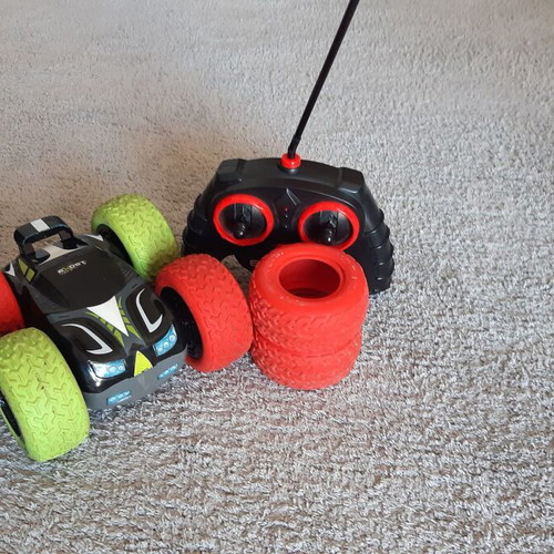 Exost Rc car remote control used with two extra tires