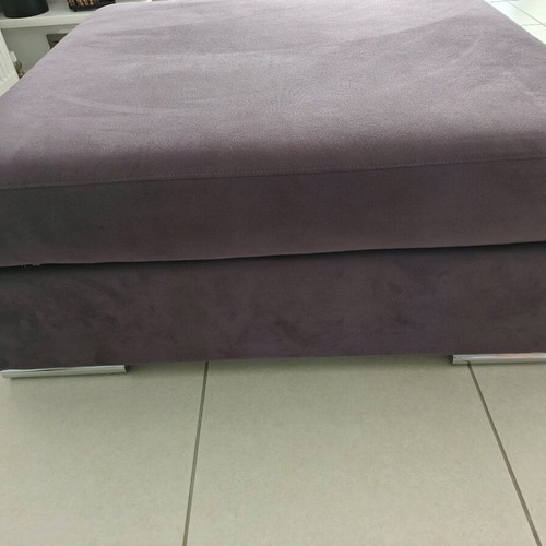 Living room stool like new, purple with 4 metal legs