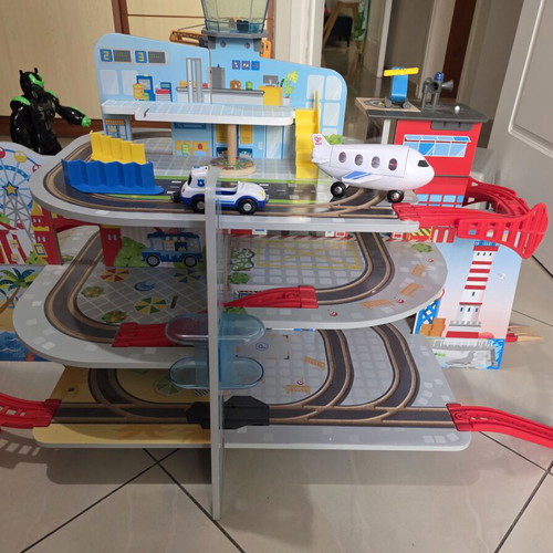Hape Railway wooden Mega City set