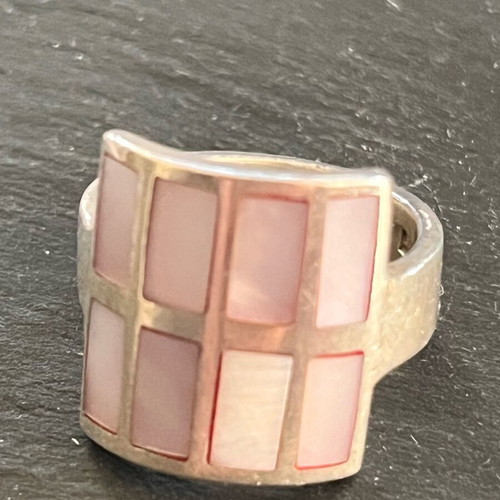 Silver 925 ring like new with pink and white mother of pearl