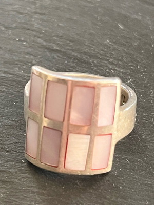 Silver 925 ring like new with pink and white mother of pearl