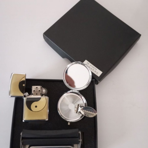New lighter set, roll for hand-rolled cigarettes and individual ashtray