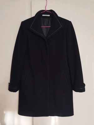 Women's black wool coat like new, loose fit, size 46
