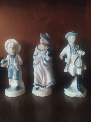 Porcelain figures like new, small size, set of 3
