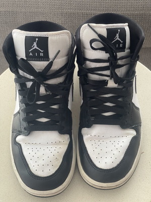 Nike Air Jordan 1 Mid "Panda" sneakers σε μαύρο και λευκό, EU 40.5