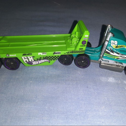Hot Wheels Track Stars Hitch N' Haul καινούργιο μοντέλο νταλίκας μεταφοράς αυτοκινήτων