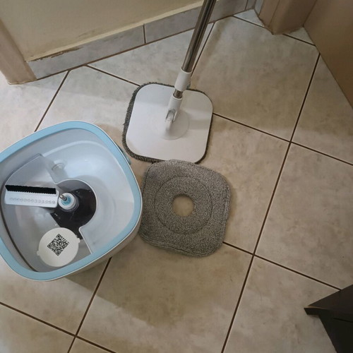 Mopping system like new with double bucket and square mop