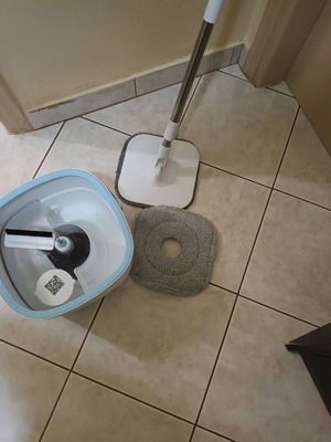 Mopping system like new with double bucket and square mop