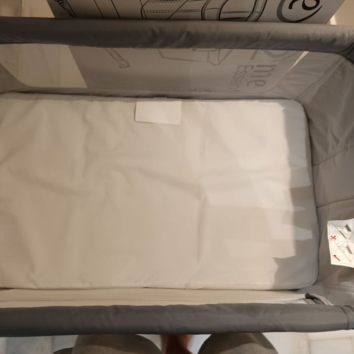 Chicco Next2Me Essential crib like new, grey color