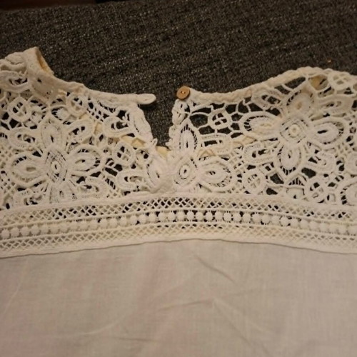 Linen blouse size M, white, lace details
