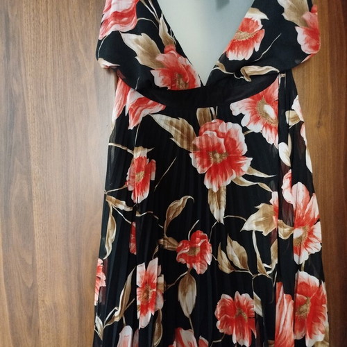 Printed backless dress with pleated skirt like new, black and pink