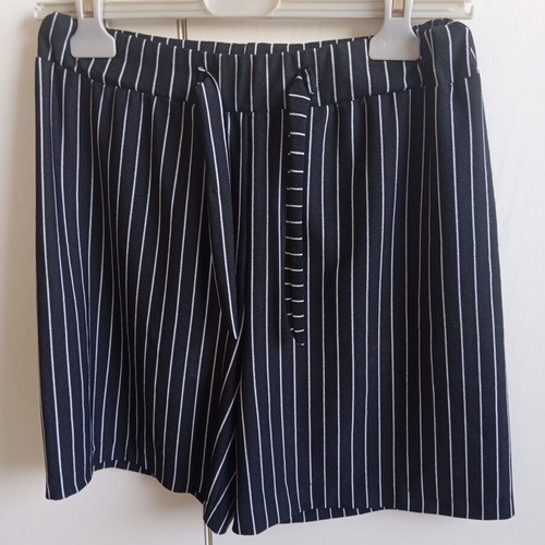 Sinsay striped bermuda shorts new, slightly elastic, black and white