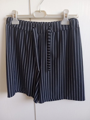 Sinsay striped bermuda shorts new, slightly elastic, black and white