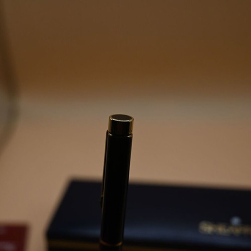 Sheaffer TARGA 1022 Fountain Pen 18k Medium Nib new