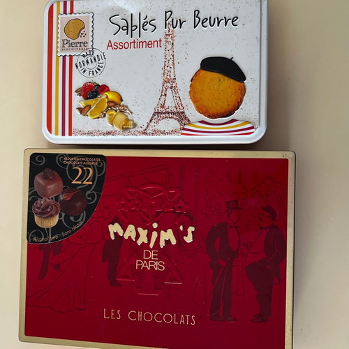 Two metal storage boxes like new, ideal for biscuits