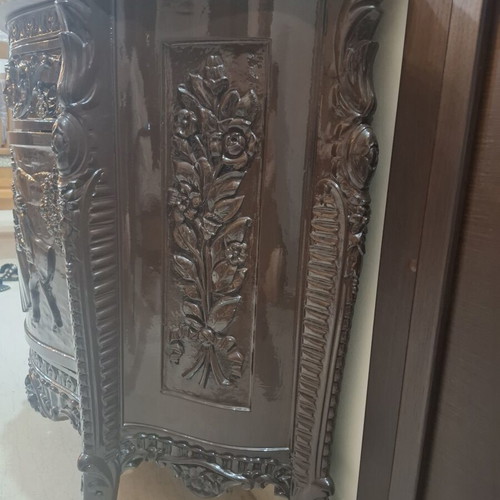 Console with mirror like new, marble top, carved floral details