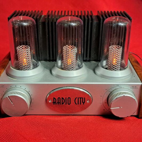 Radio City transistor radio AM/FM used, fully functional