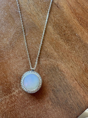 Steel necklace chain with mother-of-pearl and zircon pendant