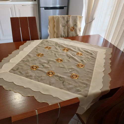 Set of 6 used table linens with embroidered details