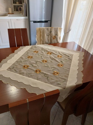 Set of 6 used table linens with embroidered details