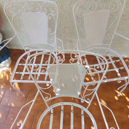 Fer forgé garden set used, table and 3 chairs