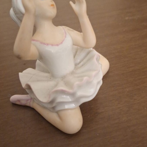 Porcelain Ballerina Figurine like new, 9x8 cm