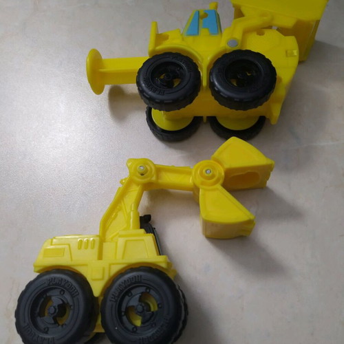 Play-Doh Wheels Excavator and Loader Toy Set like new
