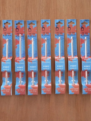 Maple Pony Crochet Hooks 4.5mm set of 9 new