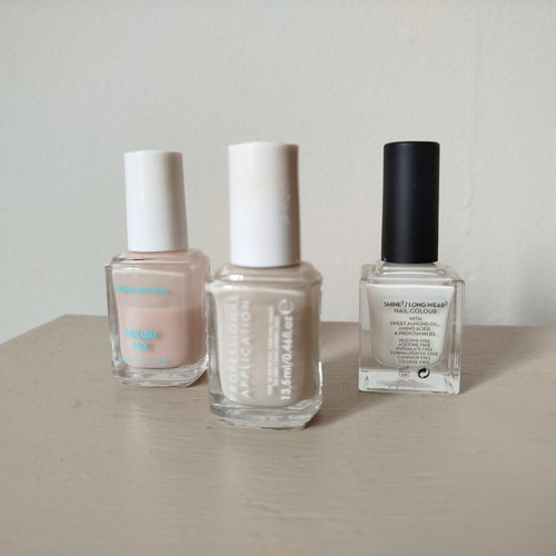 Nail polishes essie and korres like new, set of three