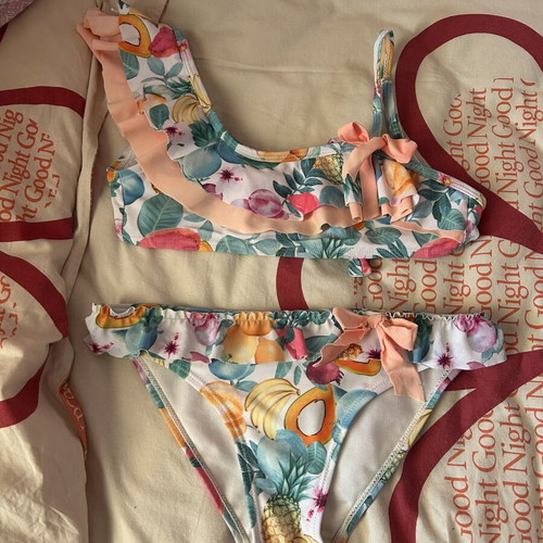 Girls' swimwear set used, 4 pieces with hat, age 8