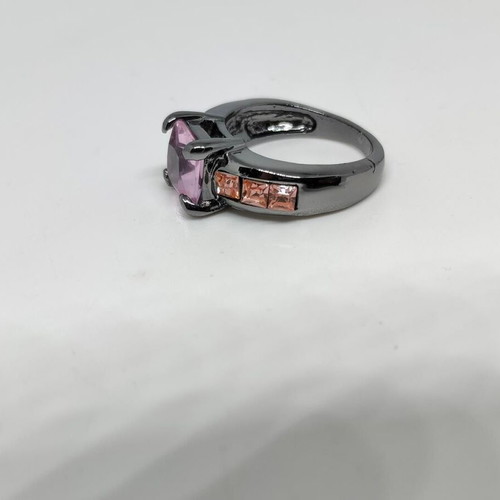 Ring with purple central crystal and pink details in black metal like new