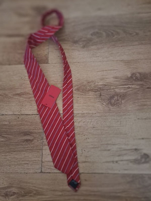 Hugo Boss men's tie new, red