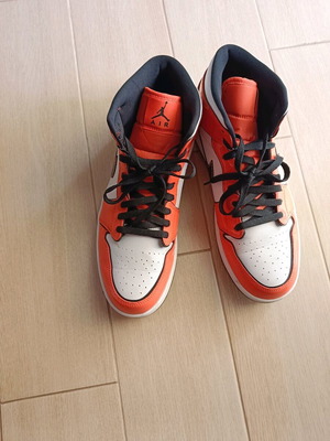 Air Jordan 1 Mid orange like new, size 45