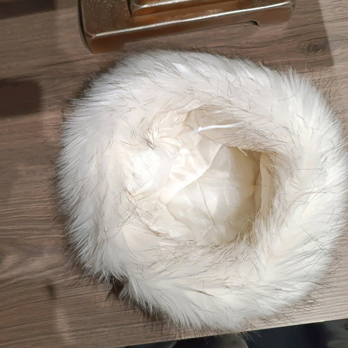 White Russian hat like new with adjustable size